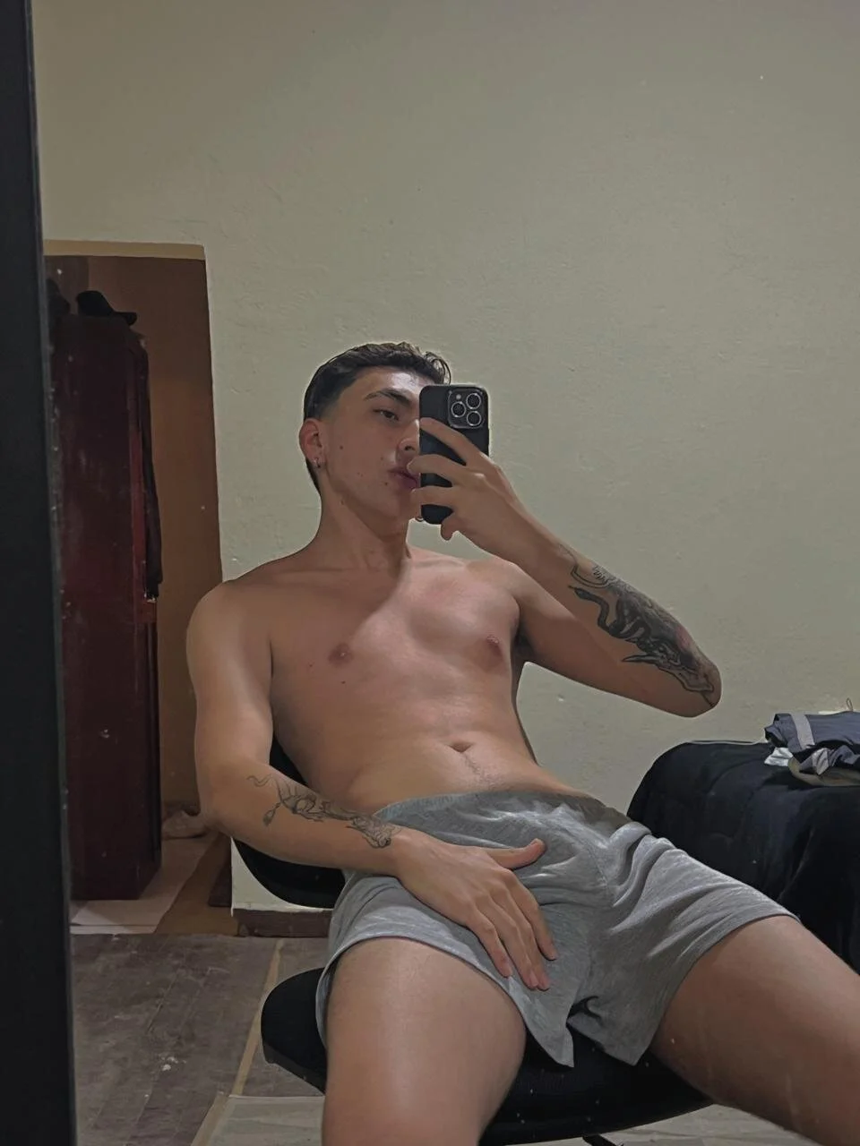 XXX Porn Photo of Nude liamty_luxor 5