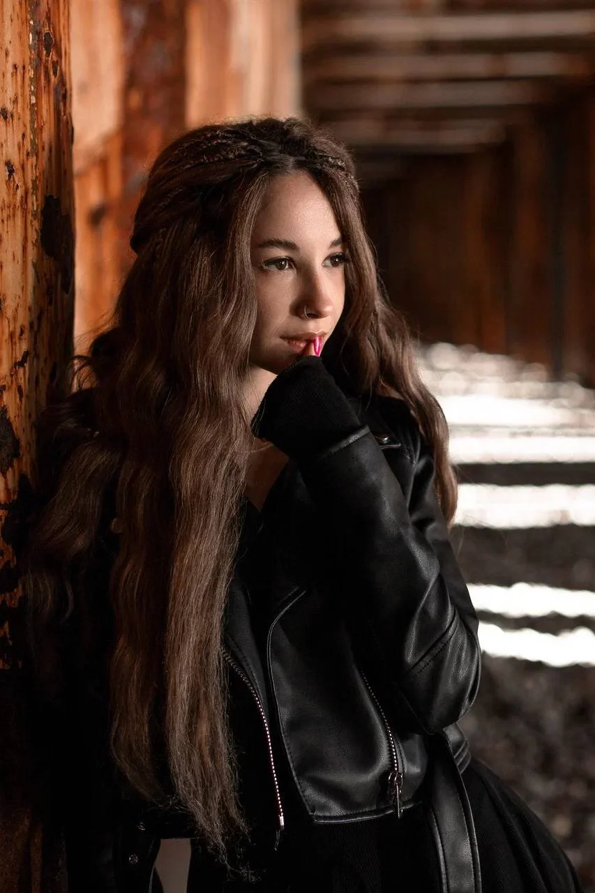 XXX Porn Photo of Nude EmelyBenz 13
