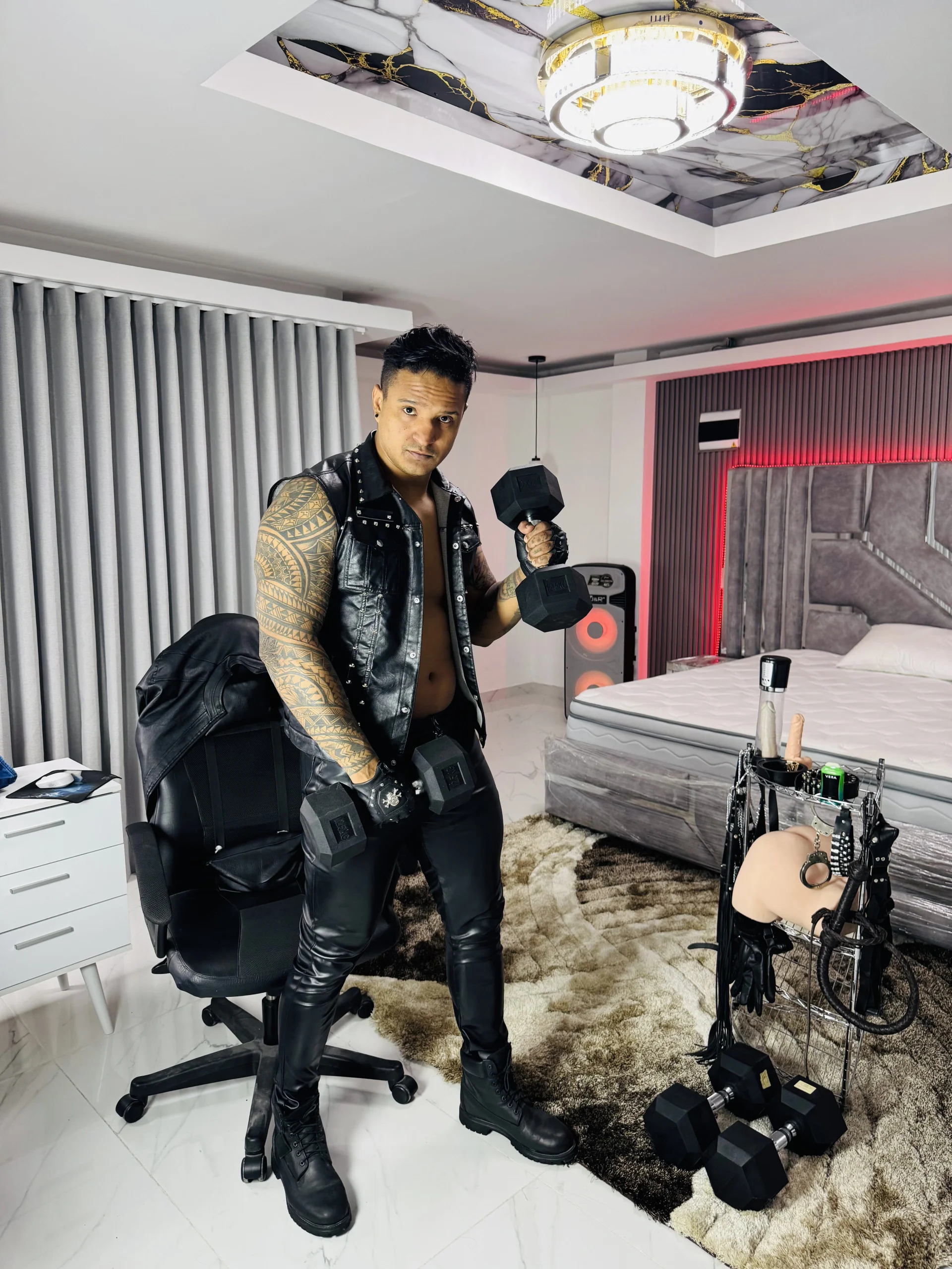 XXX Porn Photo of Nude master_leather 40