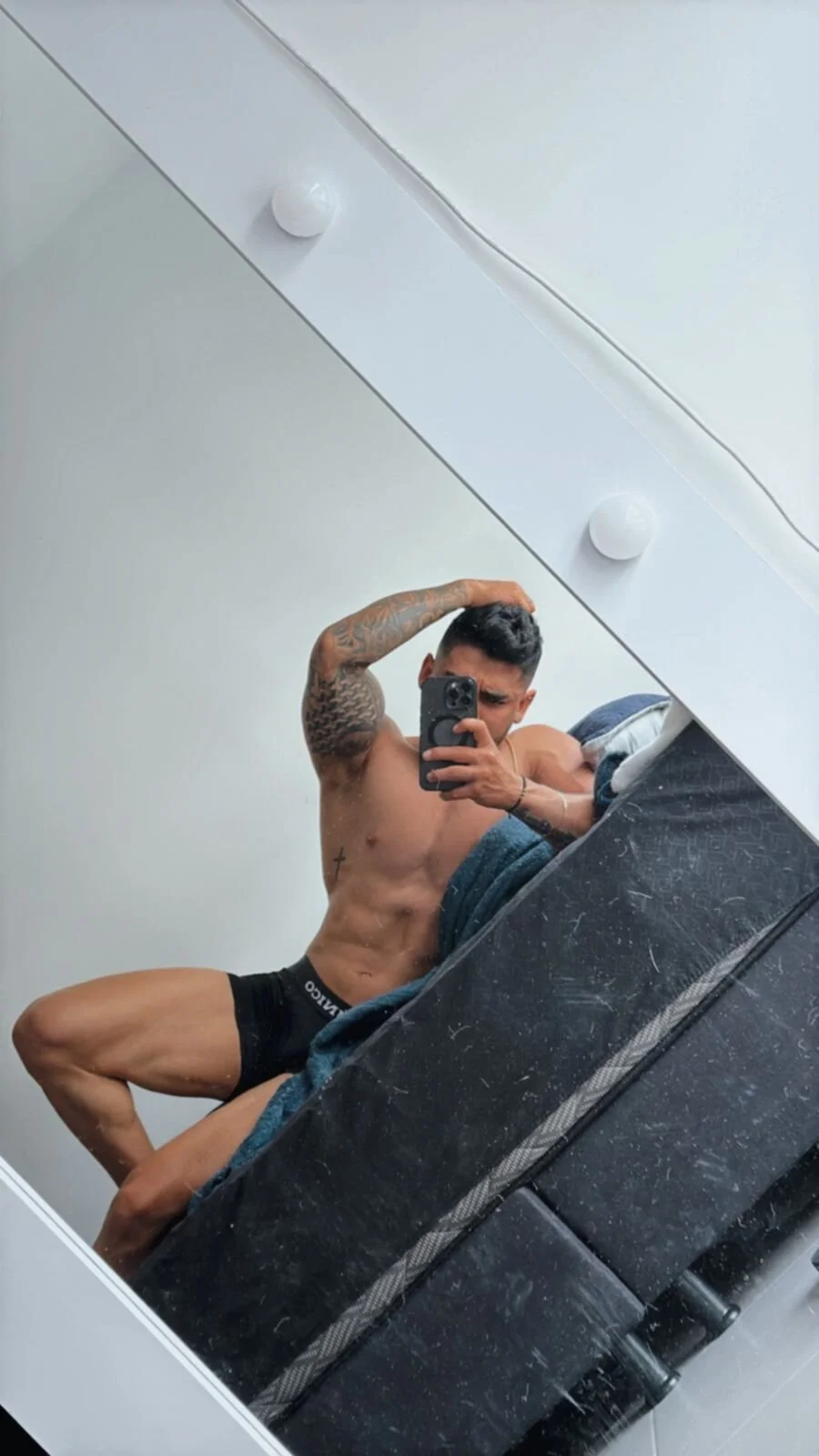 XXX Porn Photo of Nude miike_smit 3