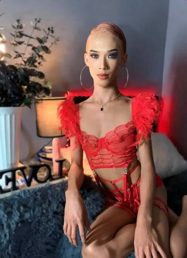 XXX Porn Photo of Nude foxclassyramona_ts 4
