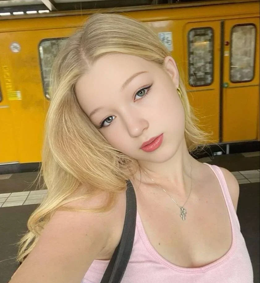 XXX Porn Photo of Nude RaeannRoewe 5
