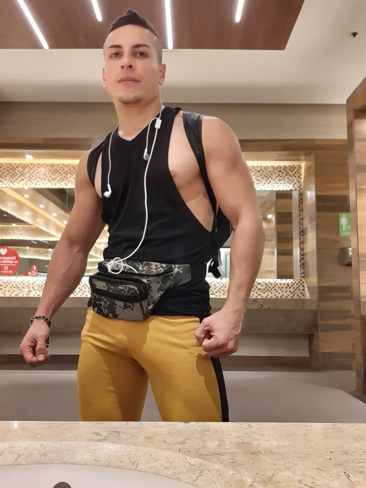 XXX Porn Photo of Nude bayronfit 4