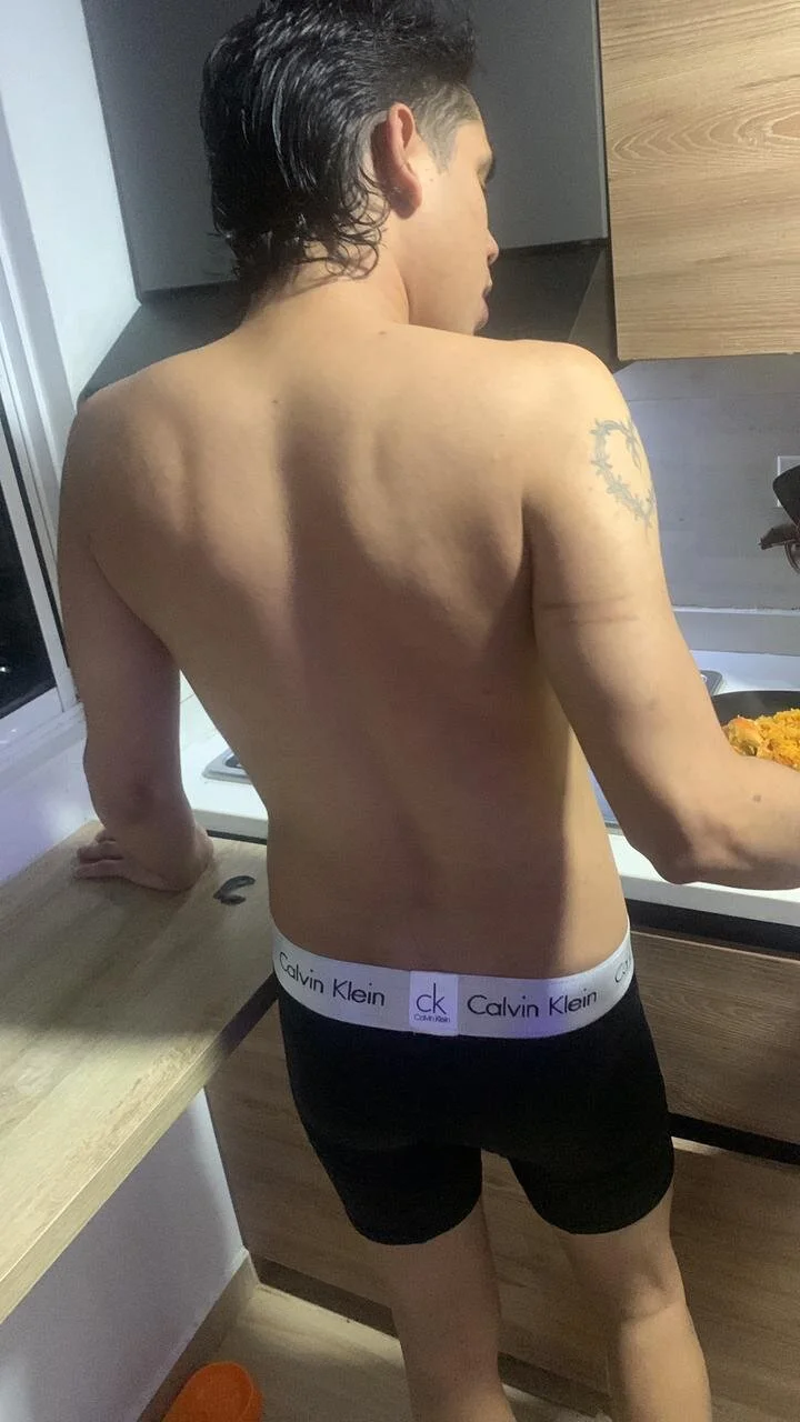 XXX Porn Photo of Nude Oliverstrongerr 6