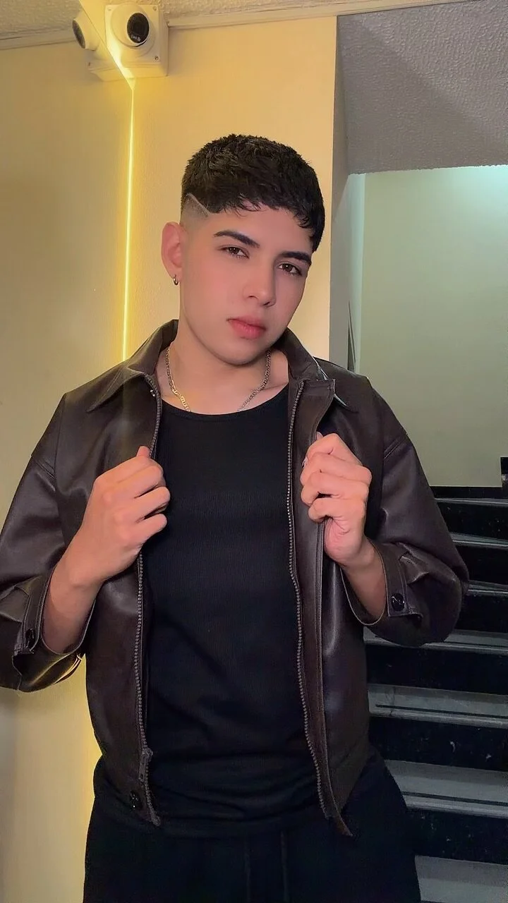 XXX Porn Photo of Nude Johan_fire 13