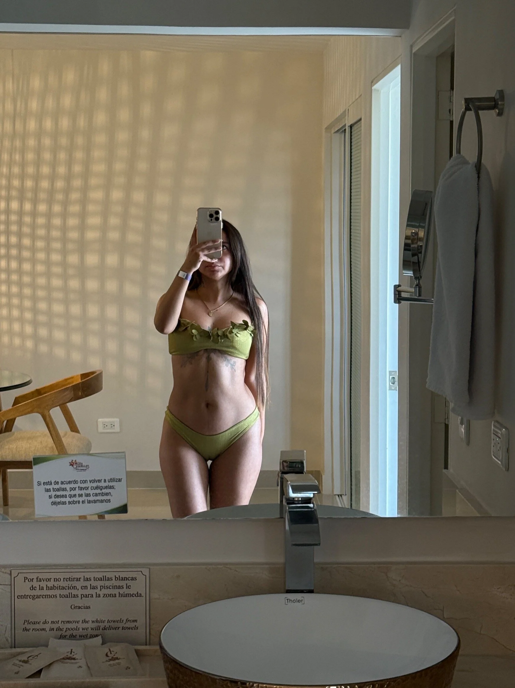 XXX Porn Photo of Nude aly_golden_ 12