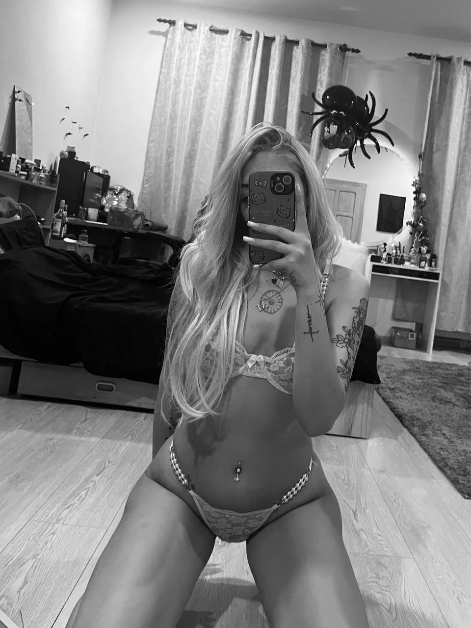 XXX Porn Photo of Nude GoldieAmis 6