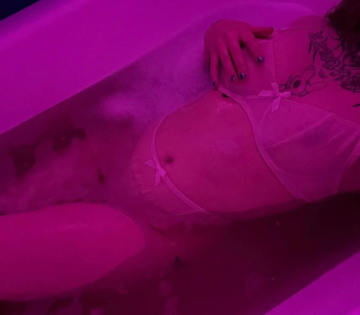 XXX Porn Photo of Nude 18km_from_you 34