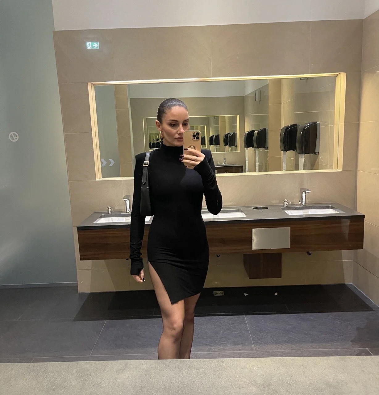 XXX Porn Photo of Nude RoxelleSilvara69 5
