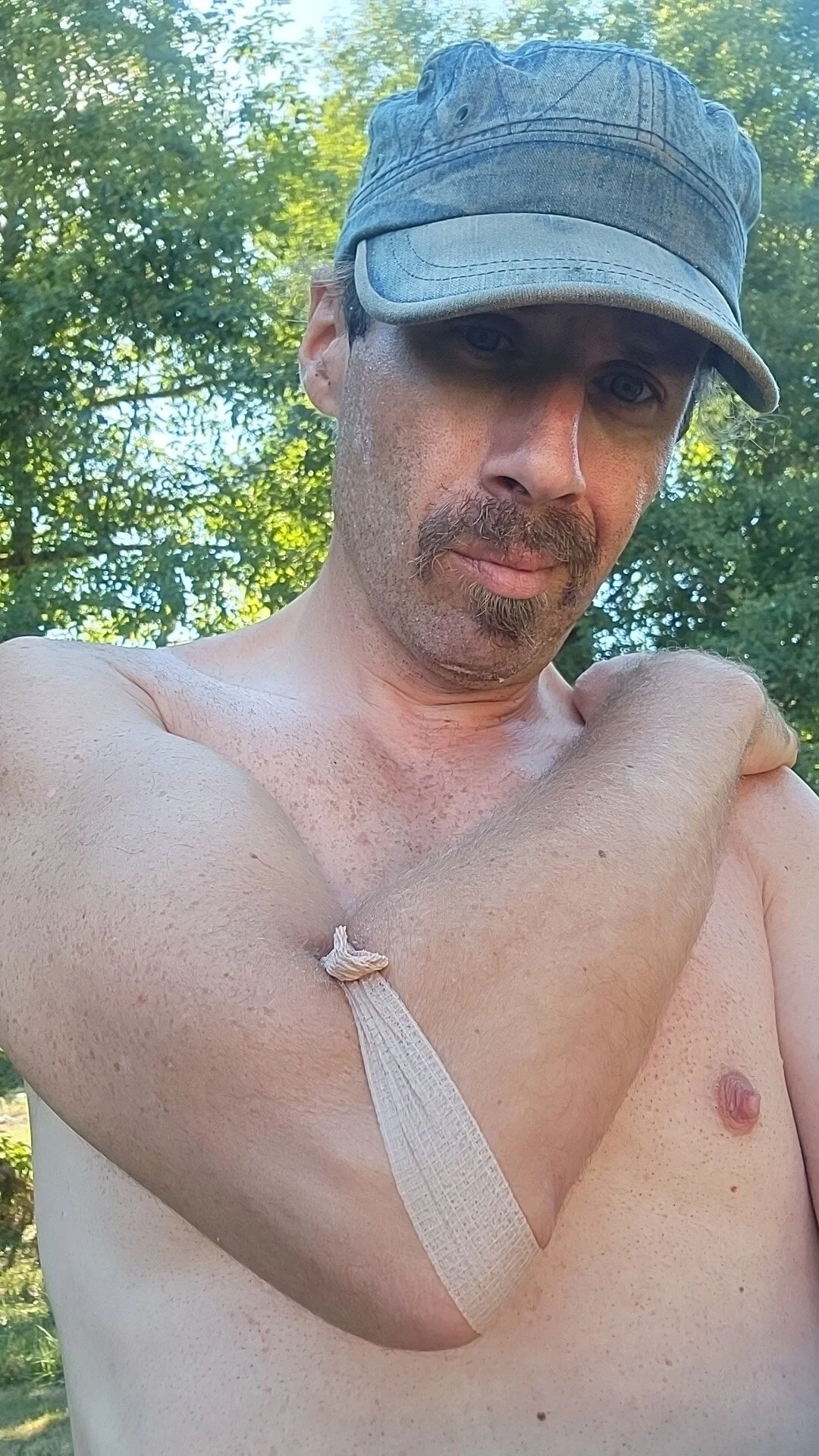 XXX Porn Photo of Nude HandsumHungDaddy 7