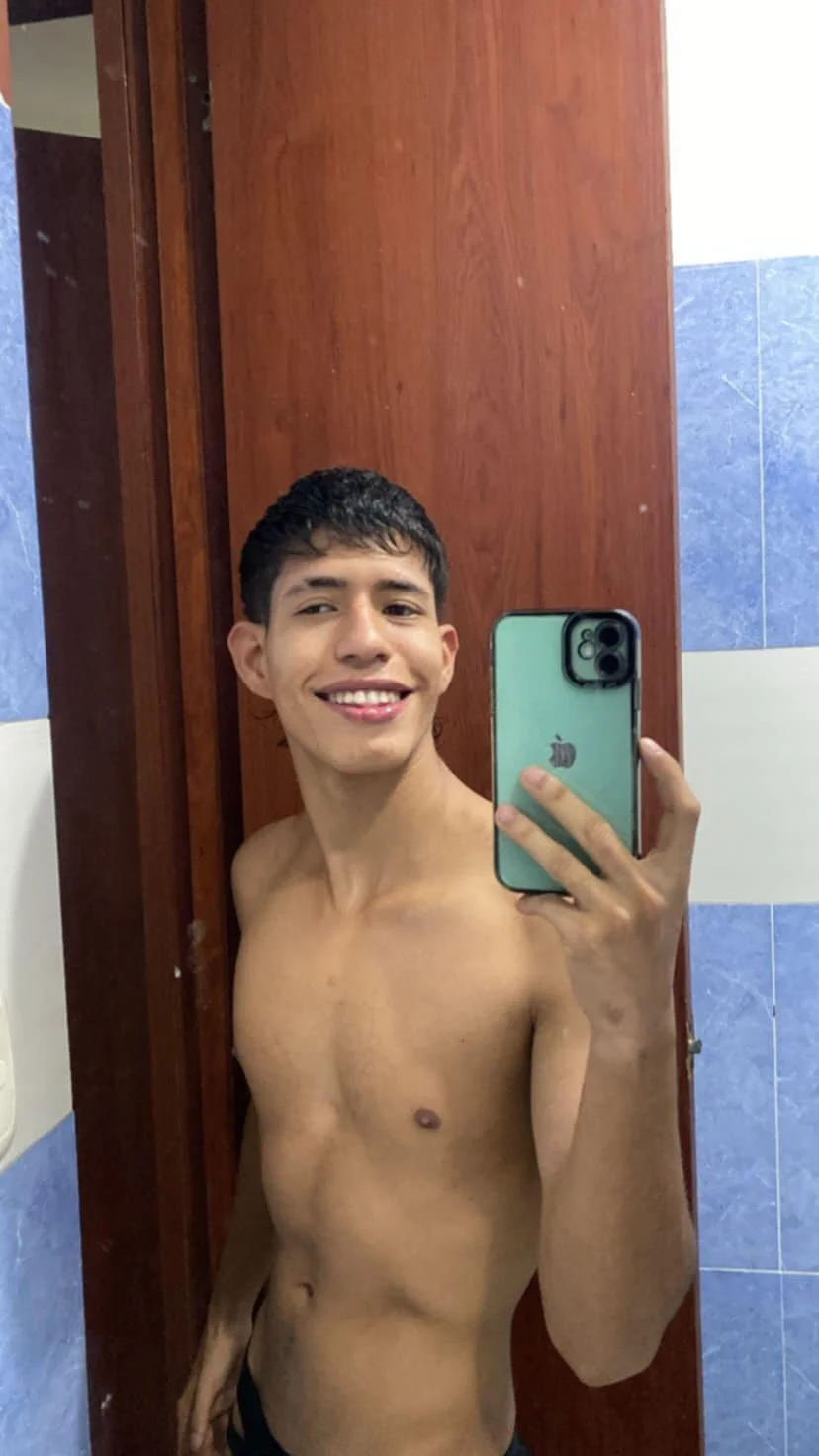 XXX Porn Photo of Nude dareck_18 27