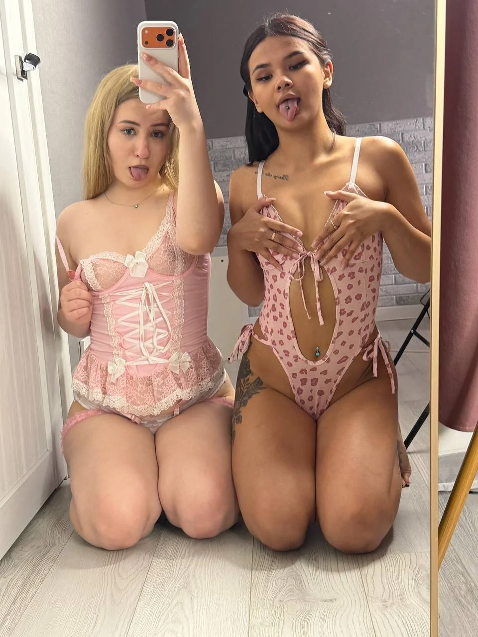 XXX Porn Photo of Nude DriveThruDyad 9