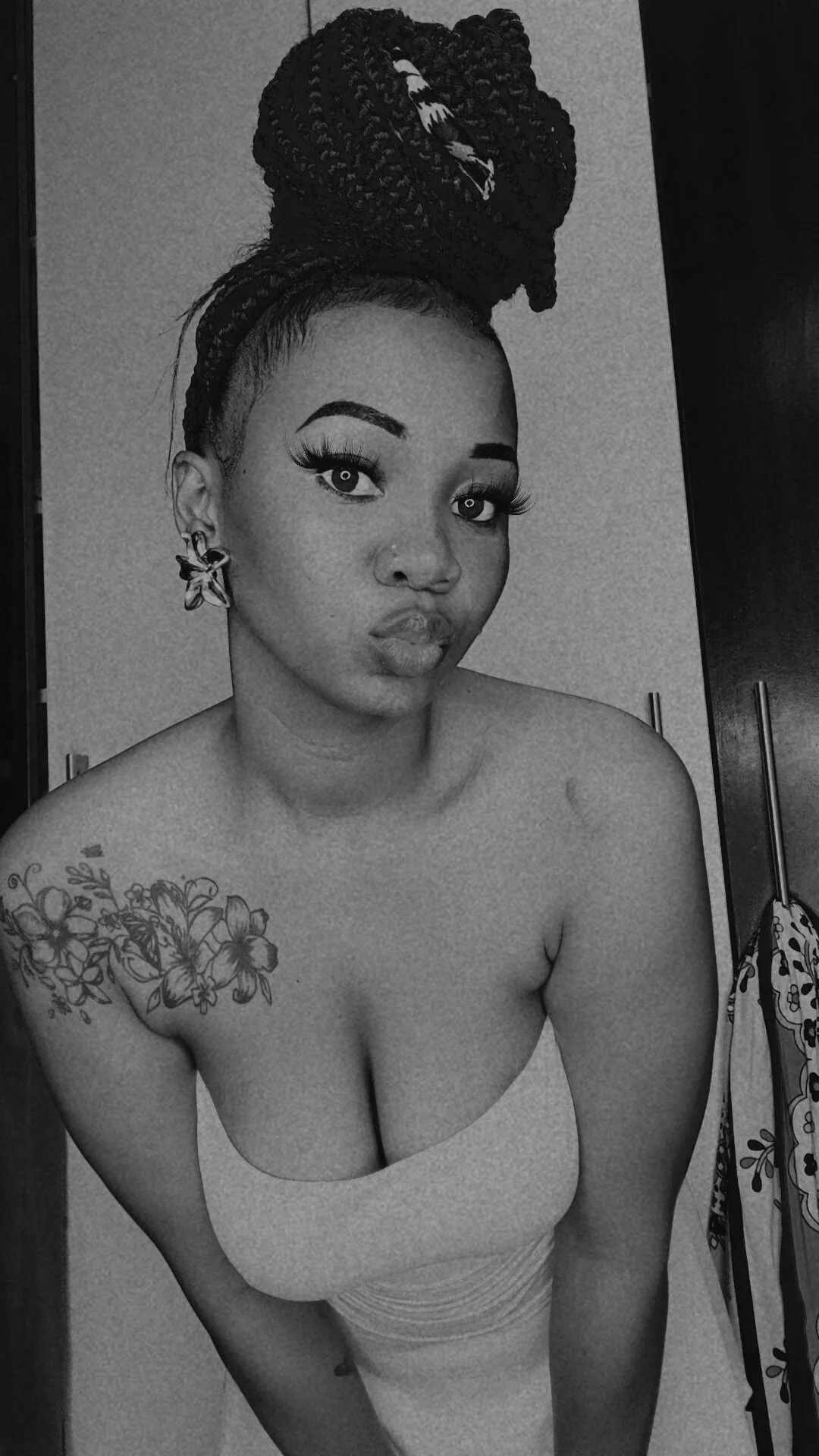 XXX Porn Photo of Nude savage_and_sweet 1
