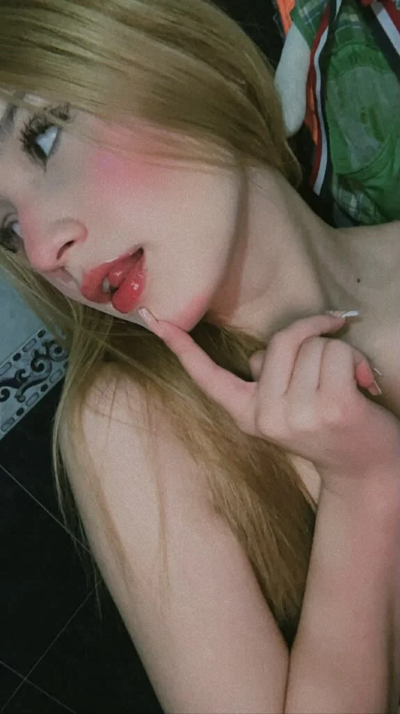 XXX Porn Photo of Nude star_xamberx 6