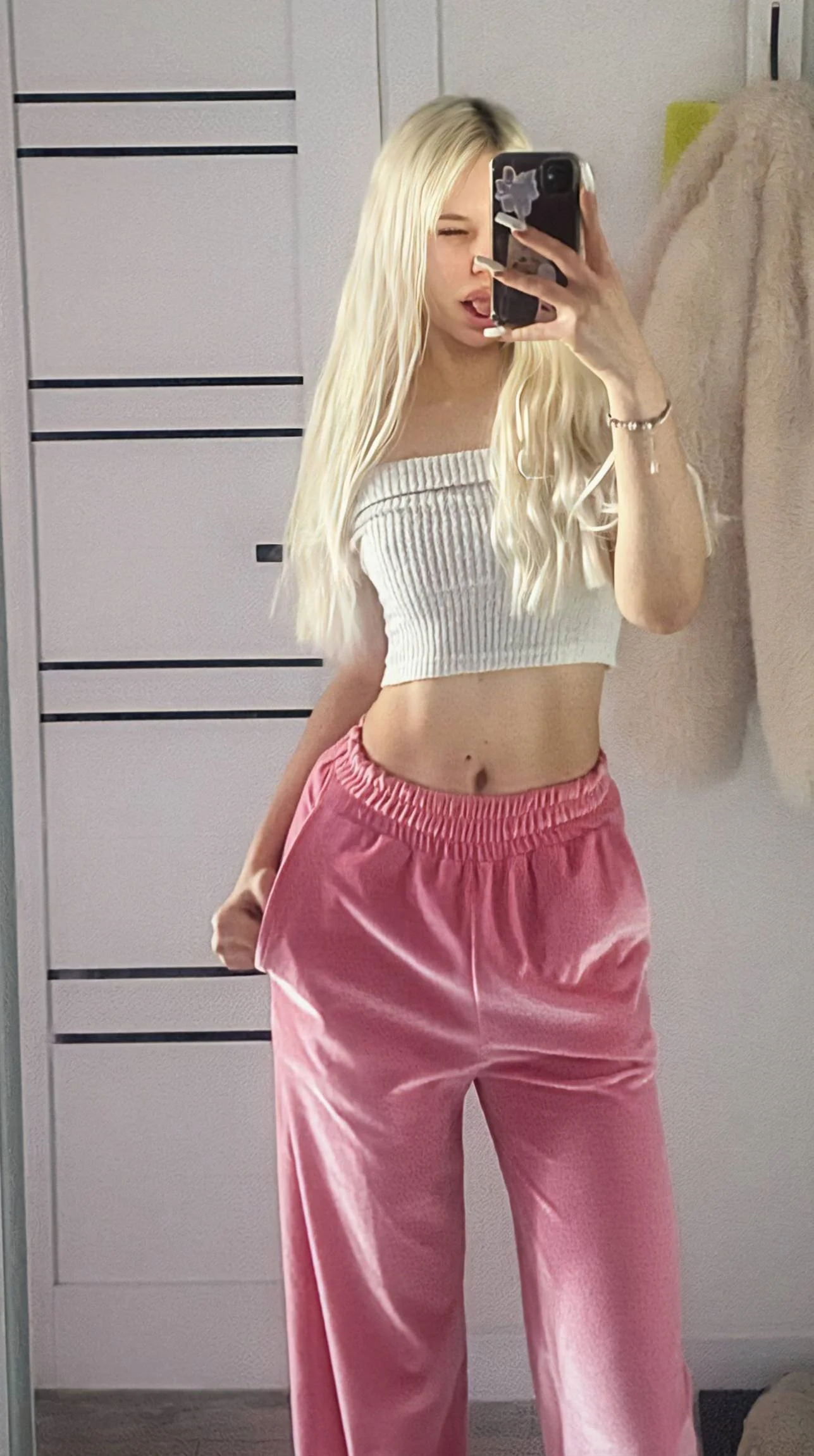XXX Porn Photo of Nude Mooniesiesita 1
