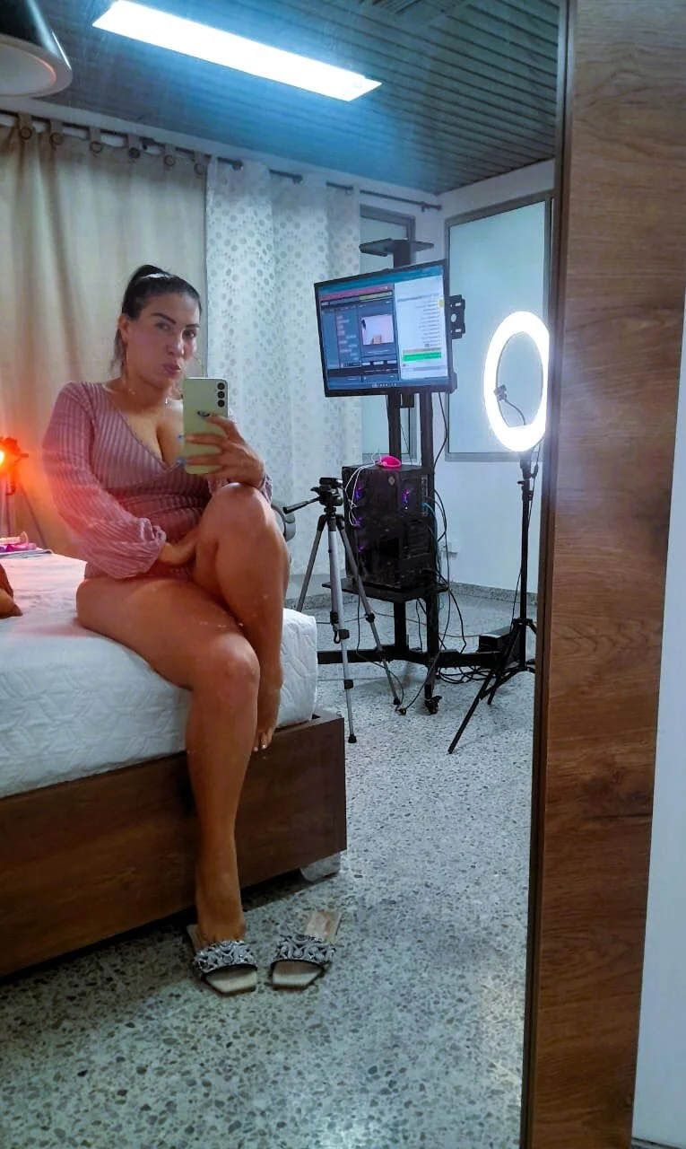 XXX Porn Photo of Nude AmberJoyMilf 1