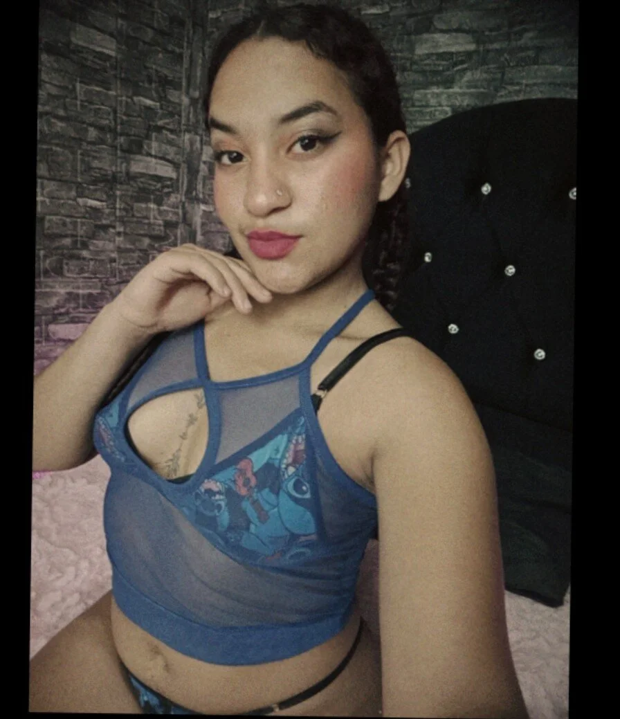 XXX Porn Photo of Nude less_britney 1