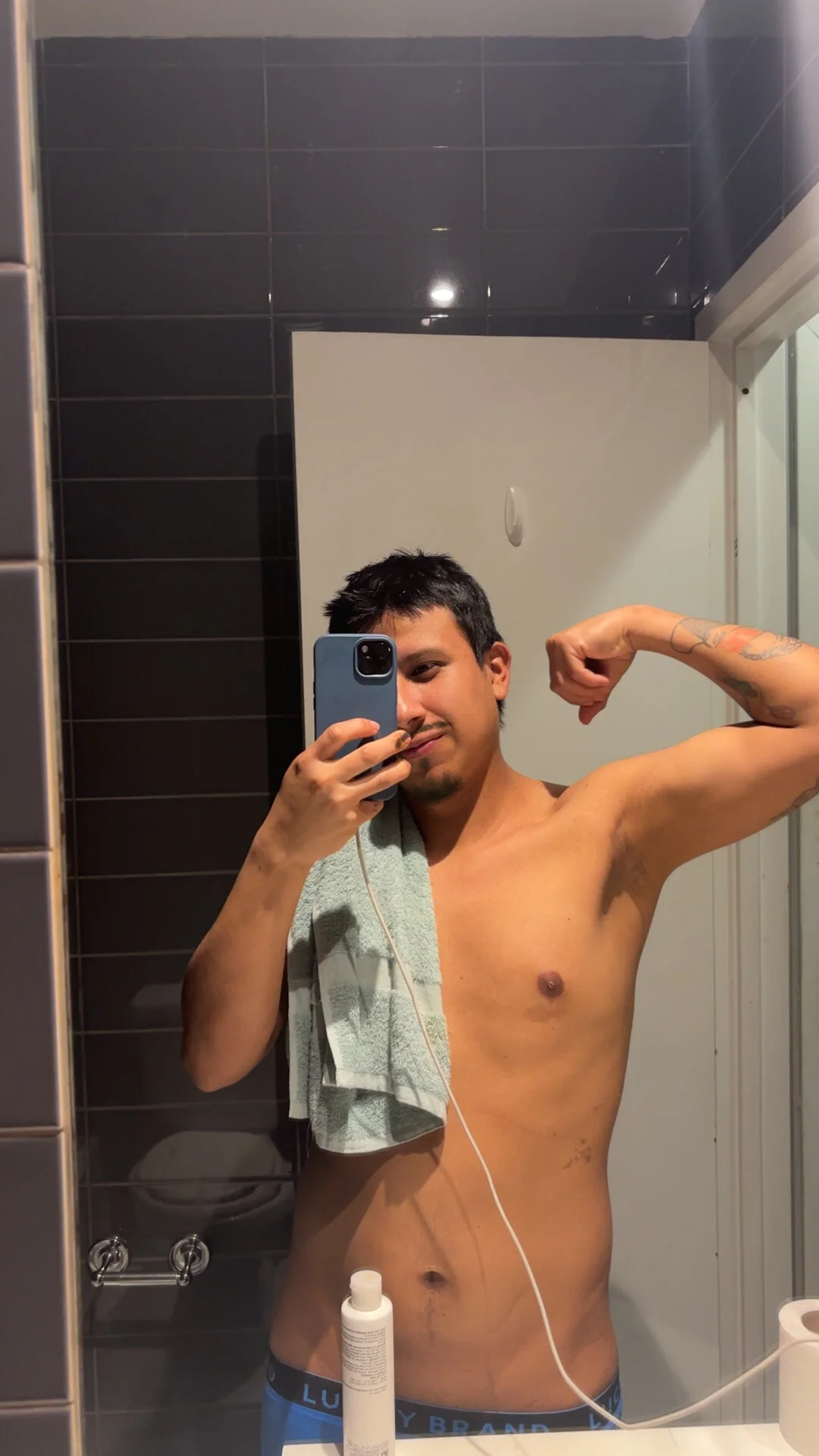 XXX Porn Photo of Nude AdrianUquillas 5