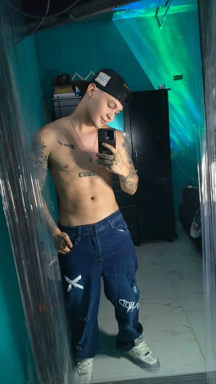 XXX Porn Photo of Nude Santii_Twink 3