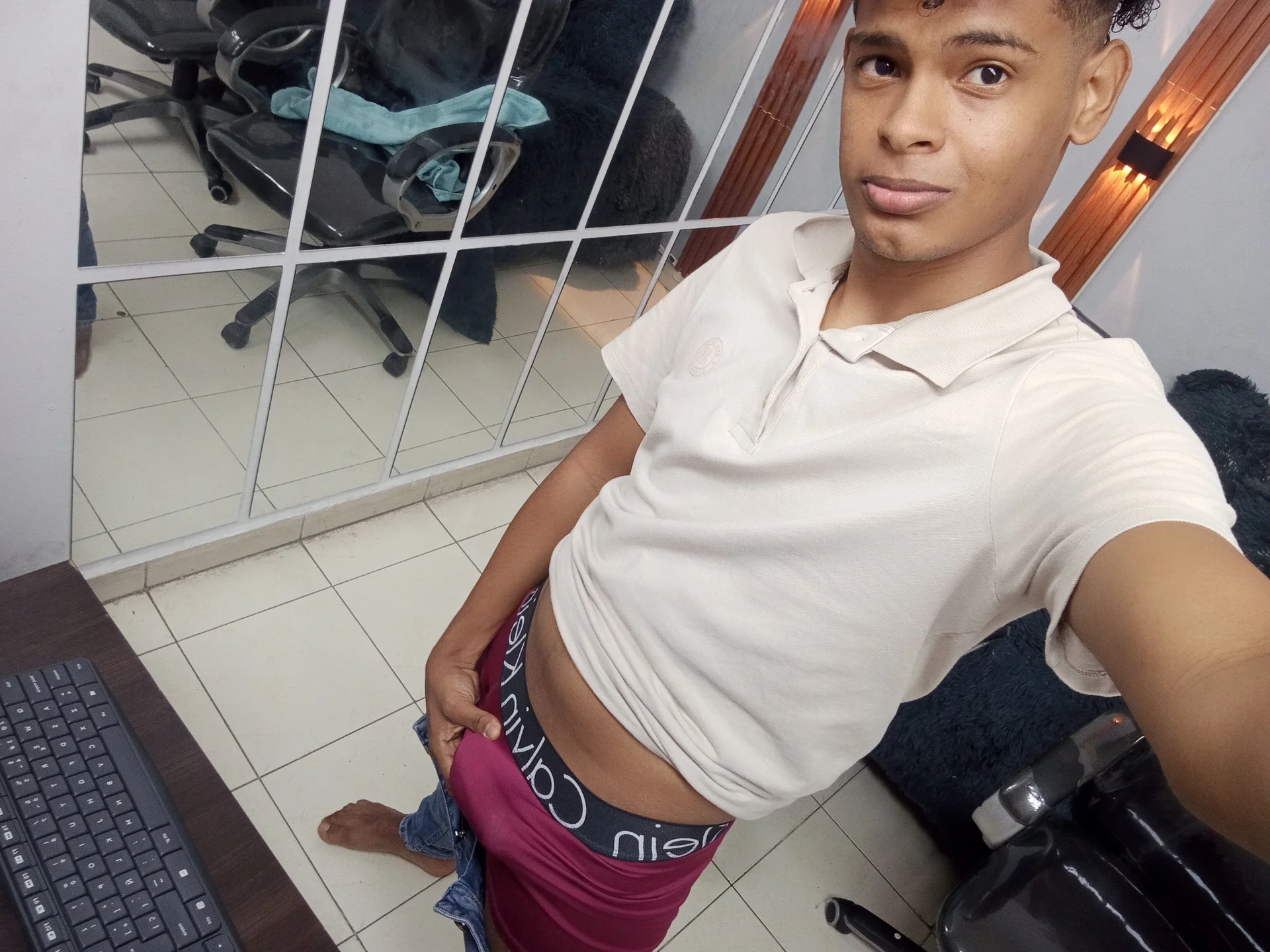 XXX Porn Photo of Nude boylittle19cm 2