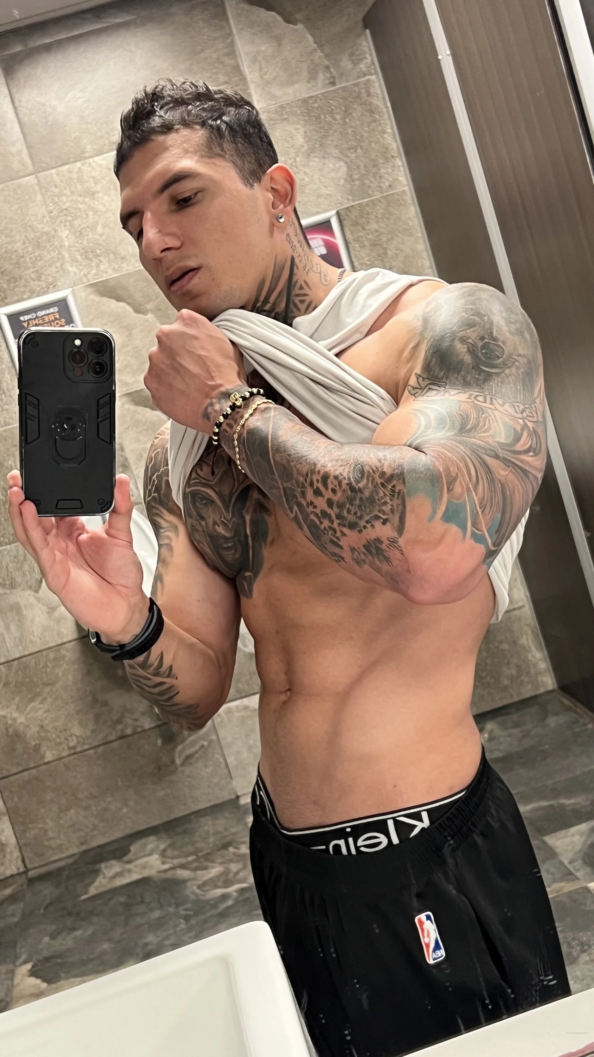 XXX Porn Photo of Nude Shane_Clay 5