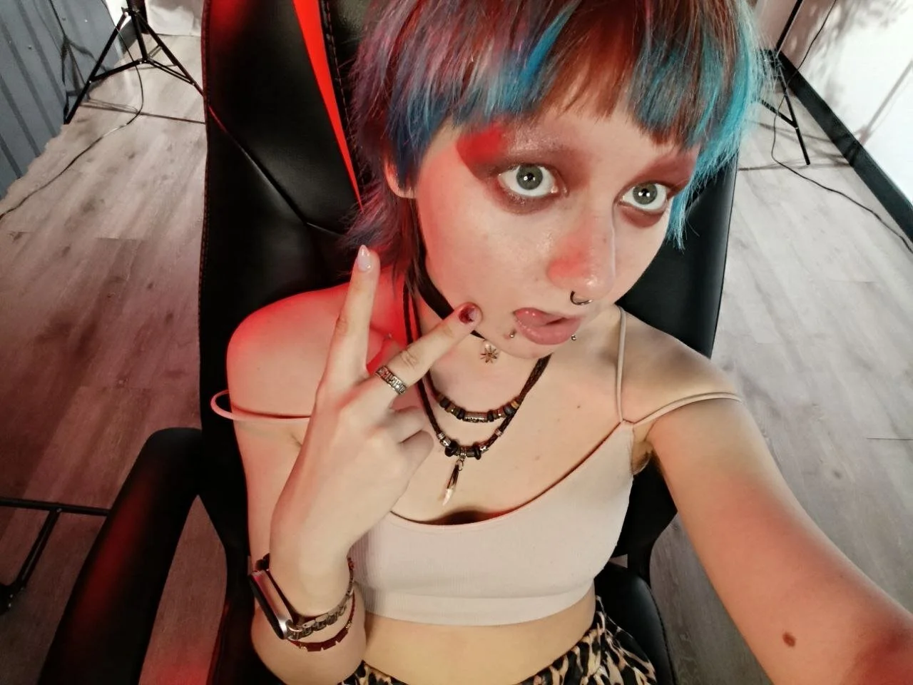 XXX Porn Photo of Nude powderofgun 3