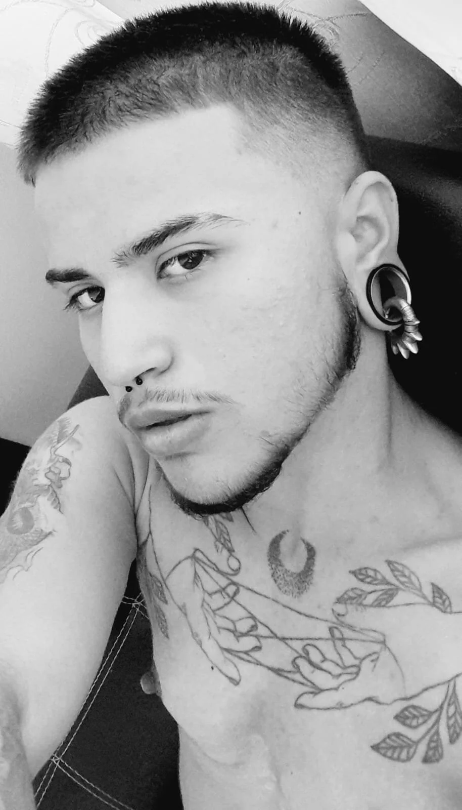 XXX Porn Photo of Nude ftmphilip_ 10