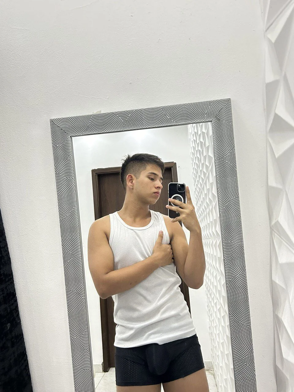 XXX Porn Photo of Nude harold_18_ 6