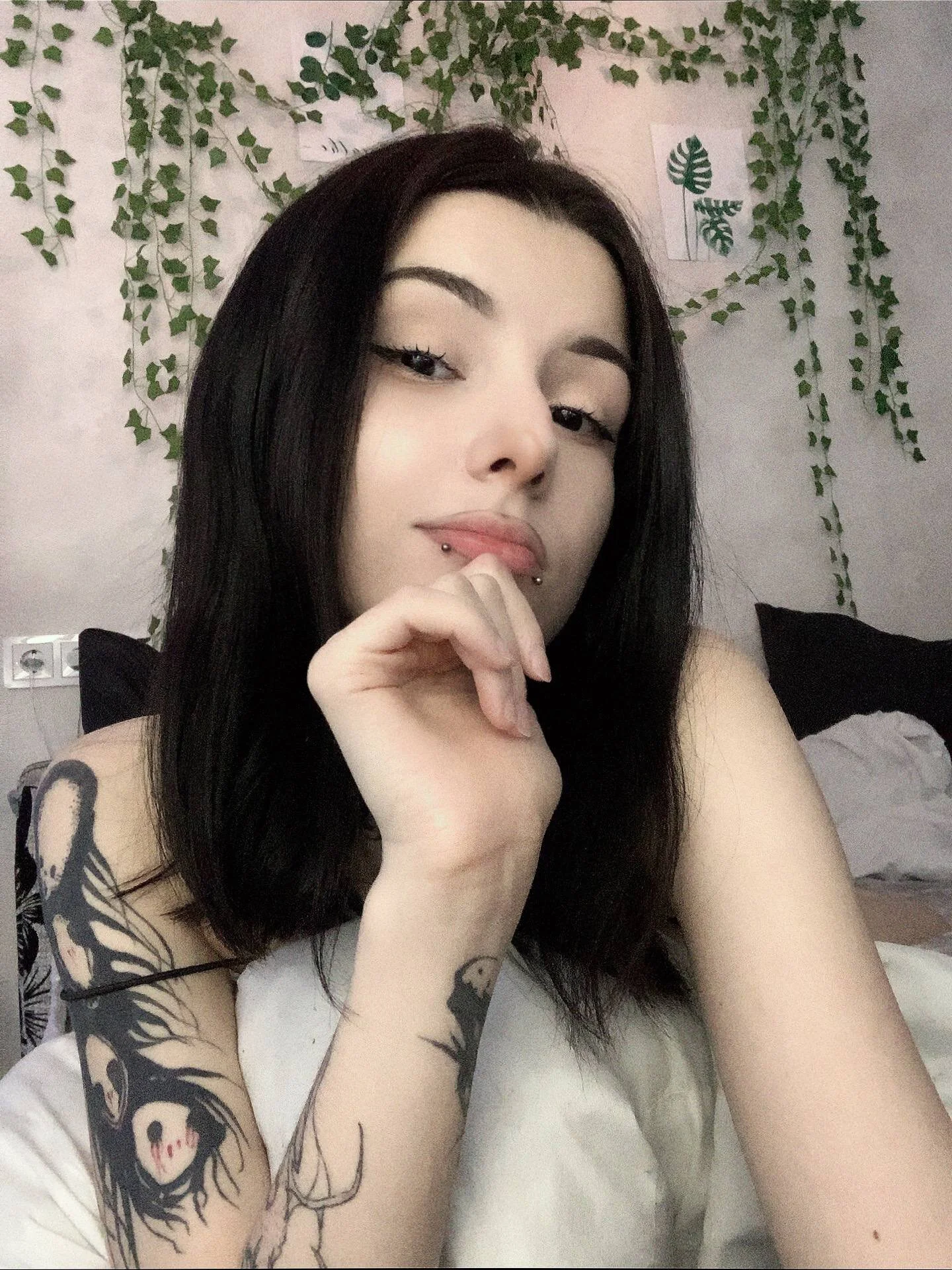 XXX Porn Photo of Nude LeonaHinnes 1