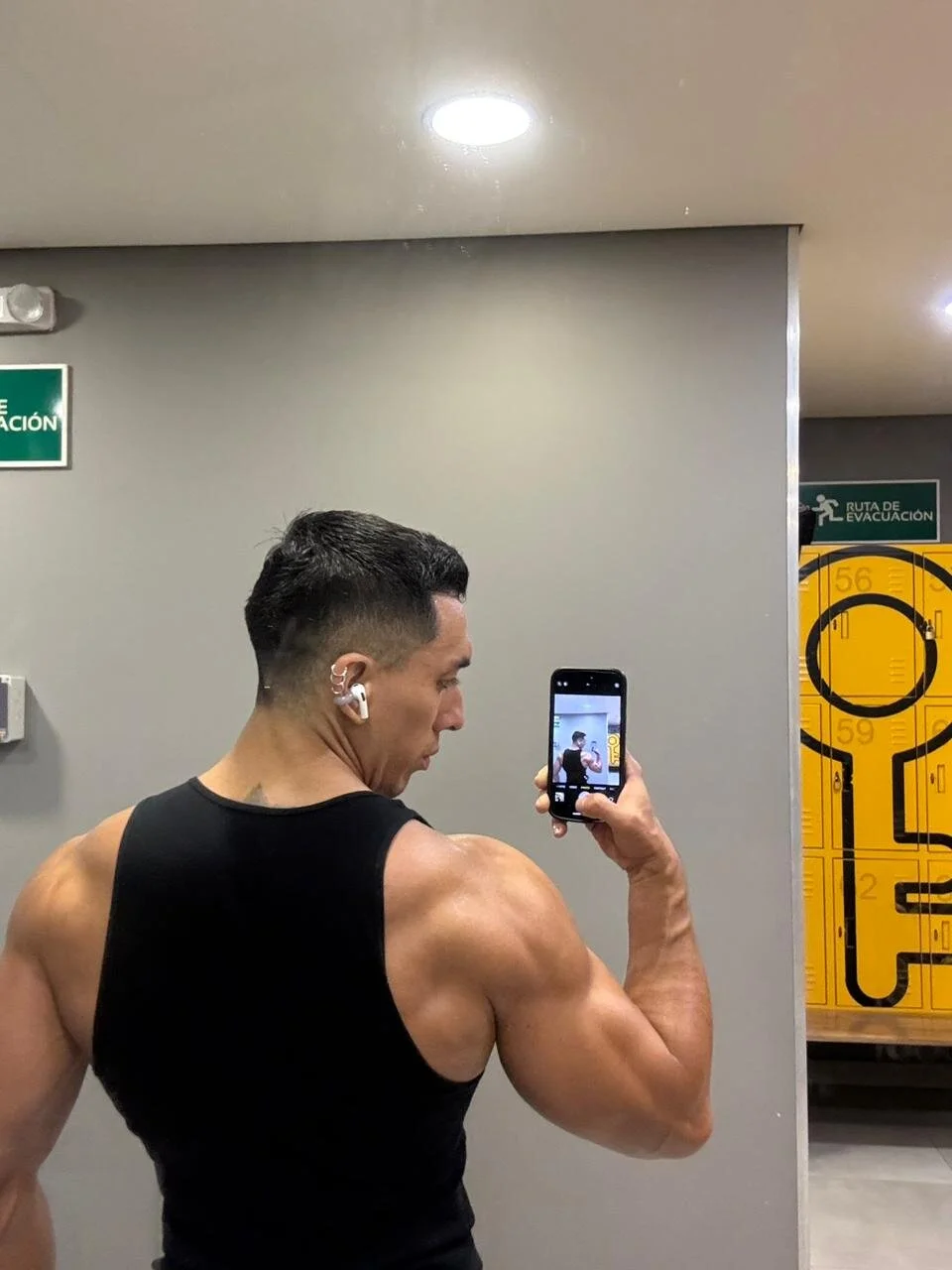 XXX Porn Photo of Nude Lucio__Fox 5