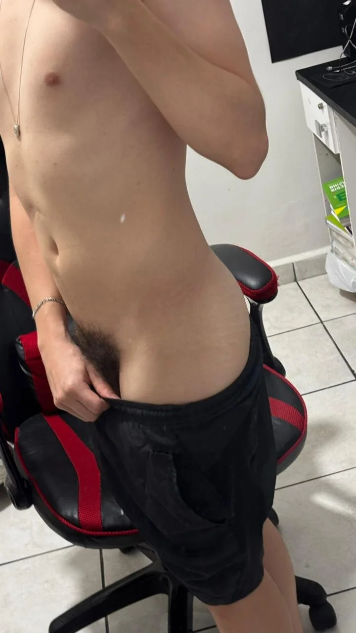 XXX Porn Photo of Nude hungtwinkBR 1