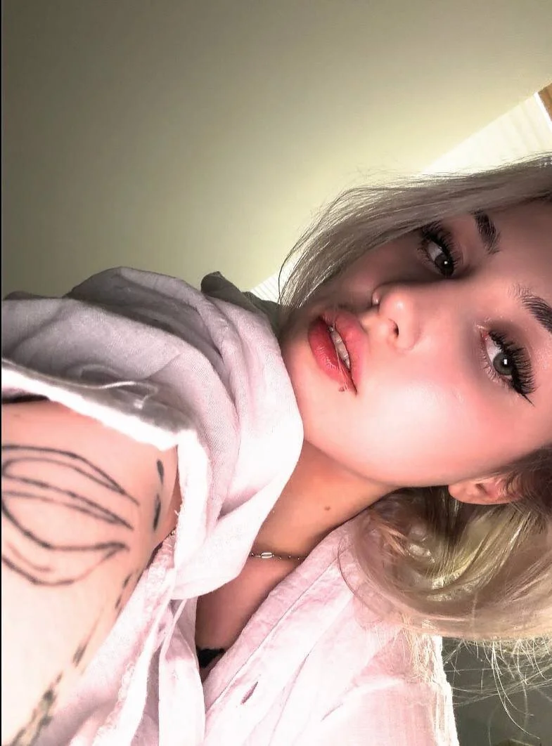 XXX Porn Photo of Nude MoniLyn 1
