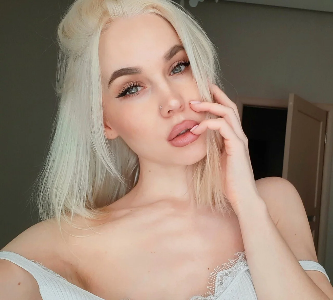 XXX Porn Photo of Nude xDinnax 1
