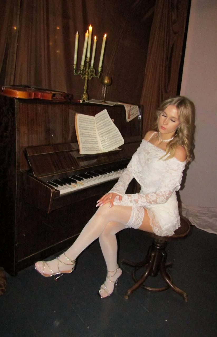 XXX Porn Photo of Nude amily_sunray 19