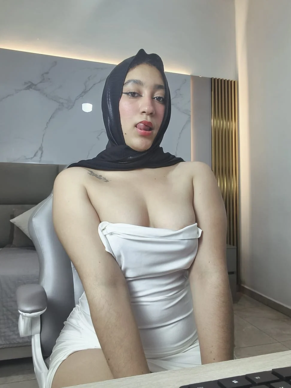 XXX Porn Photo of Nude Leilak_daher 3