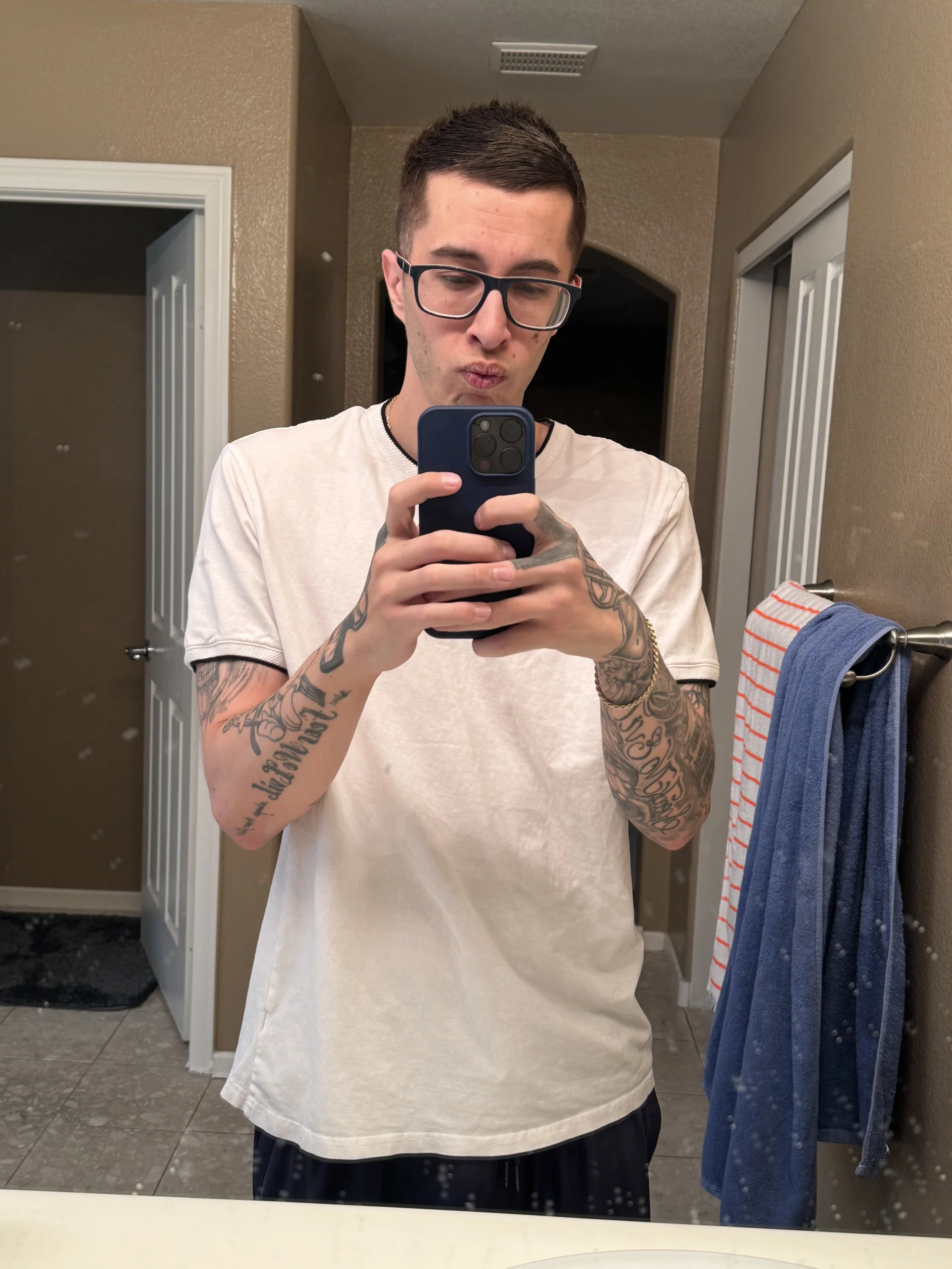 XXX Porn Photo of Nude JuicyJoshy 159