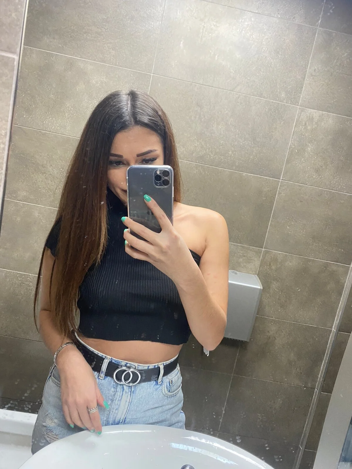 XXX Porn Photo of Nude Queen_baby 7