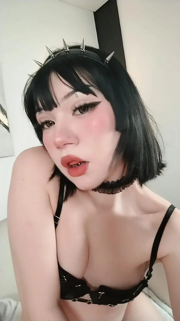 XXX Porn Photo of Nude Gothel 2