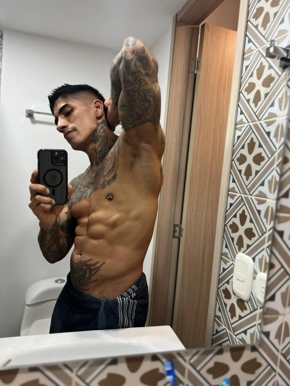 XXX Porn Photo of Nude AdanReilly 2
