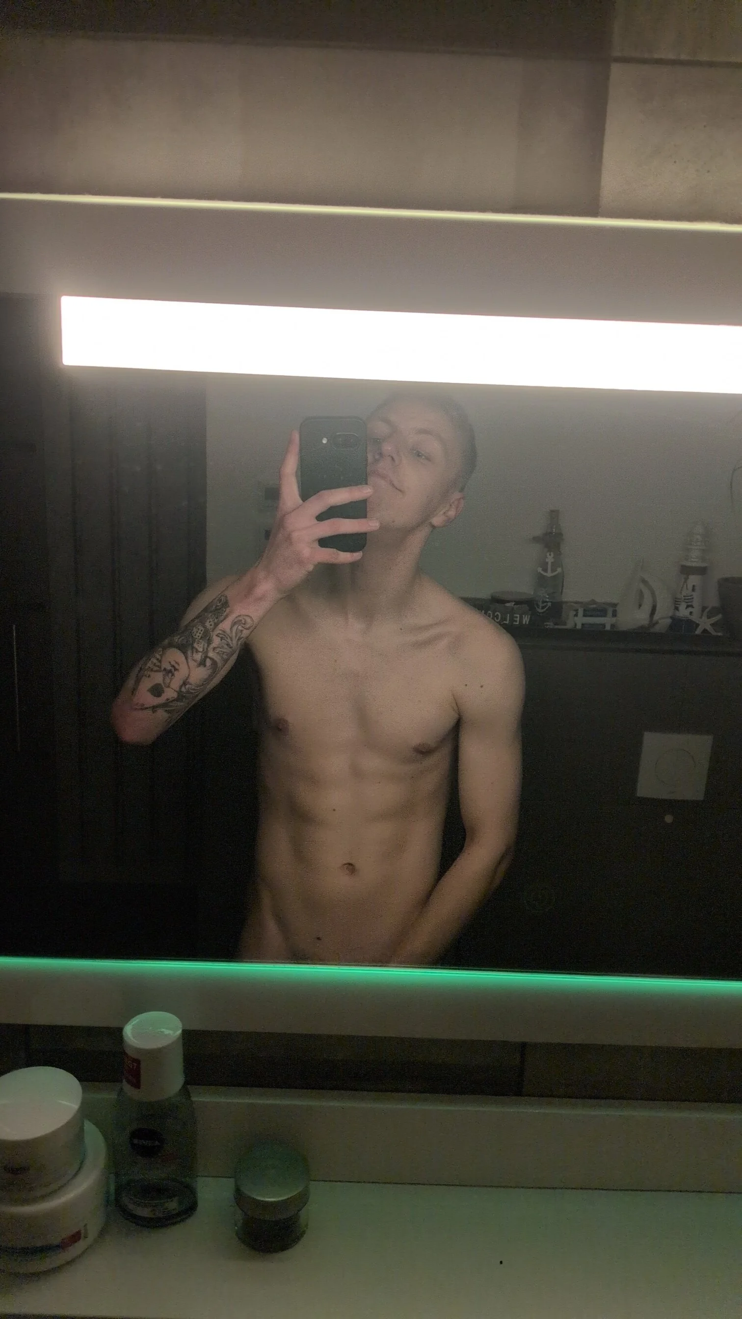 XXX Porn Photo of Nude W3rtzuio 1