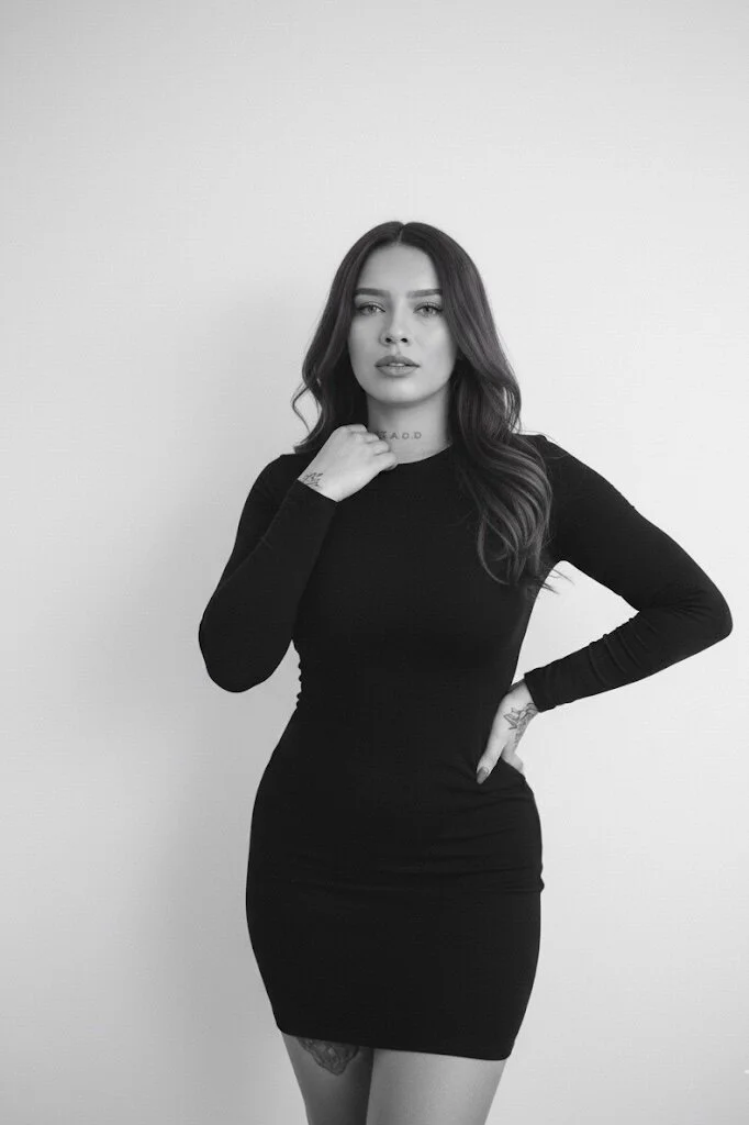 XXX Porn Photo of Nude Selena_Grey1 1