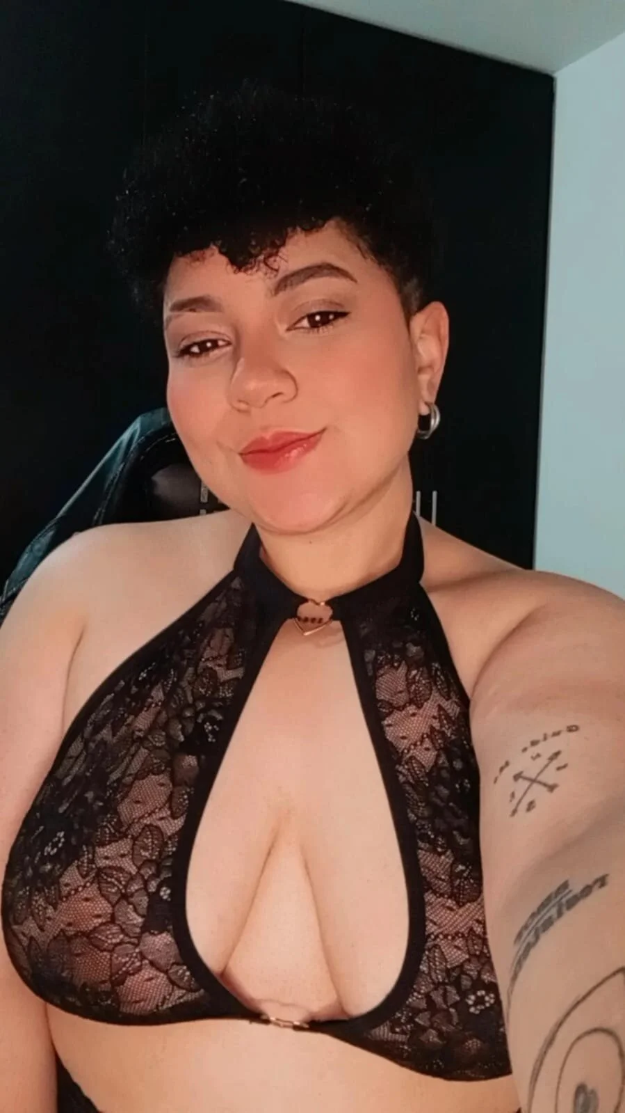 XXX Porn Photo of Nude curly_cam_queen69 3