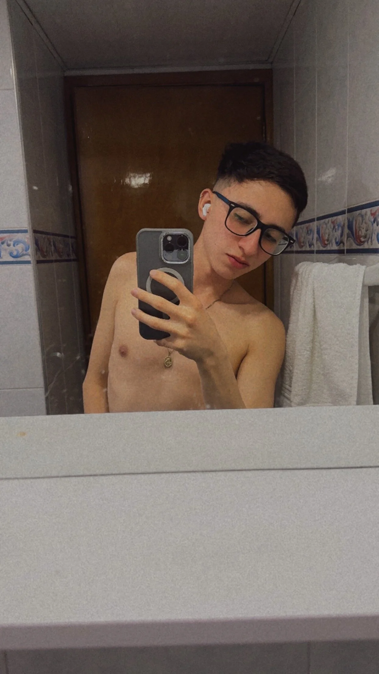 XXX Porn Photo of Nude CamiRojas_boy 17