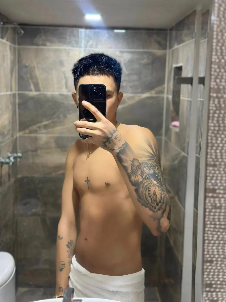 XXX Porn Photo of Nude huge_Santiago 47