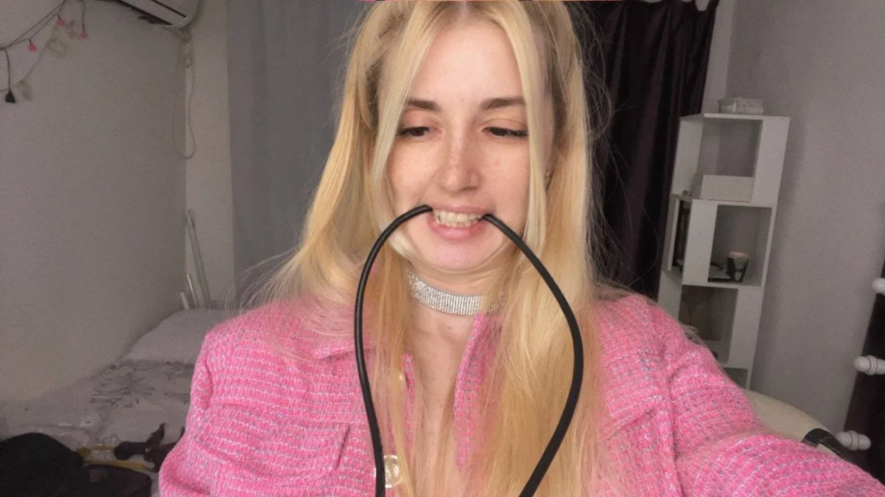 XXX Porn Photo of Nude super_peach_stream11 5