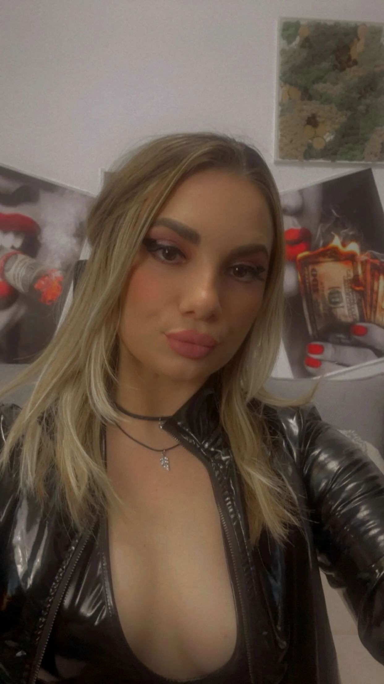 XXX Porn Photo of Nude FindomGoddess1 1