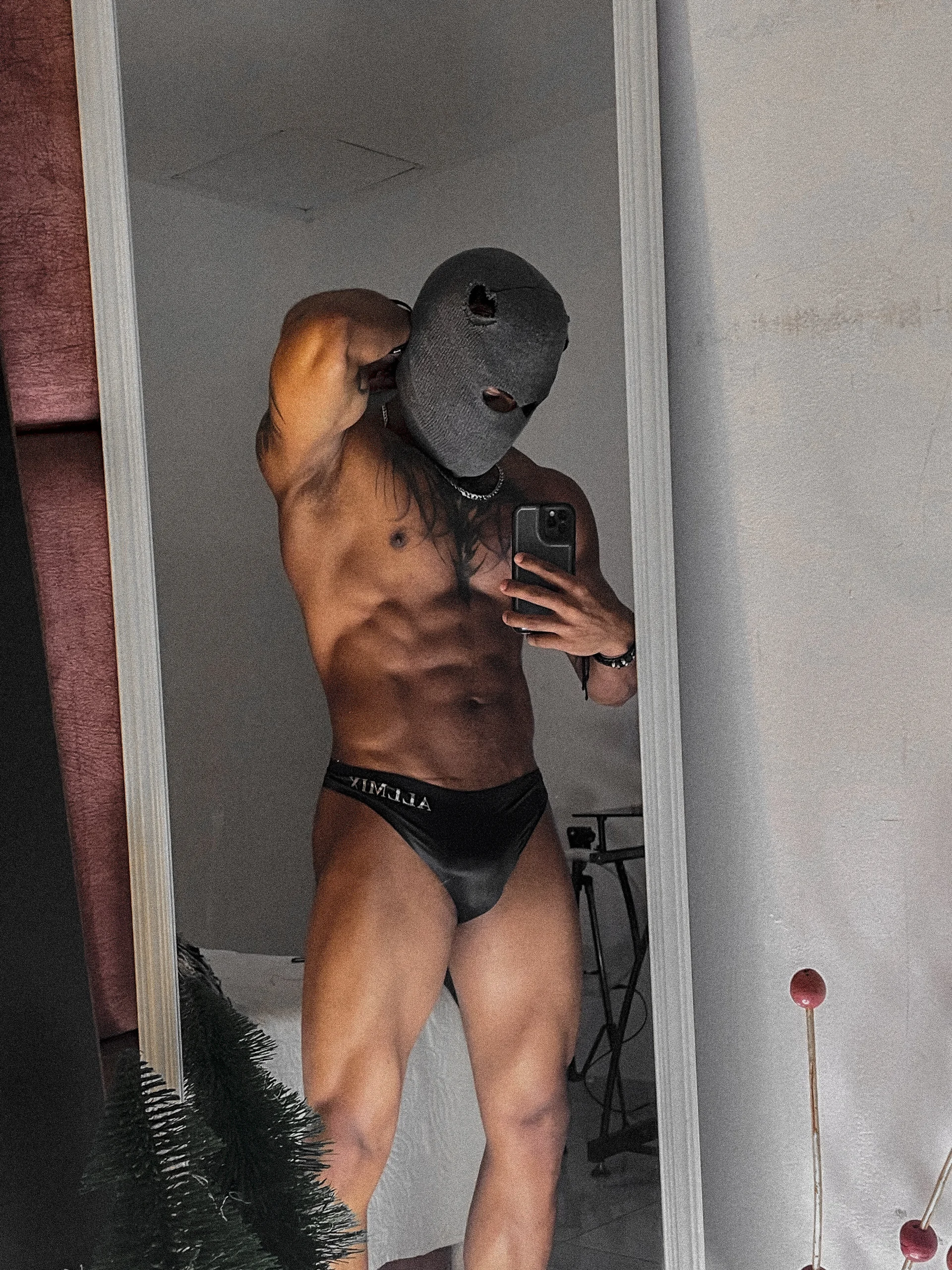 XXX Porn Photo of Nude Young_laroi 41