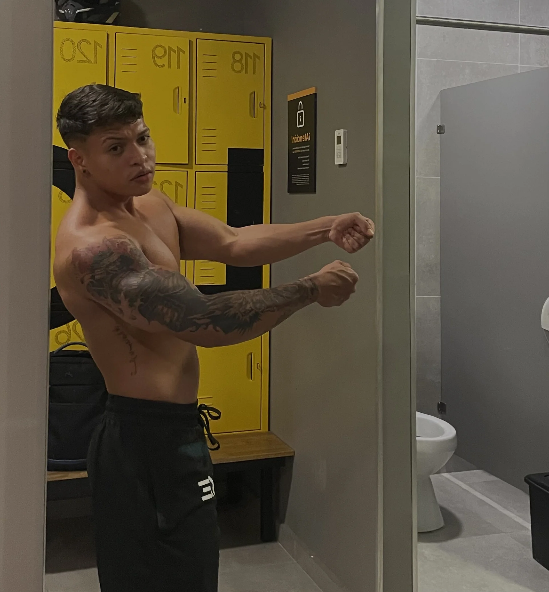 XXX Porn Photo of Nude evan_greey01 19