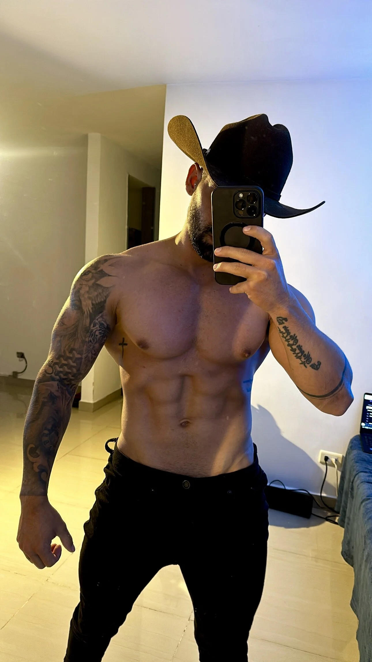 XXX Porn Photo of Nude miike_smit 11