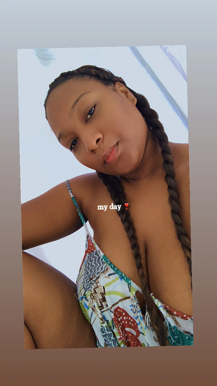 XXX Porn Photo of Nude IssaNoirr 16